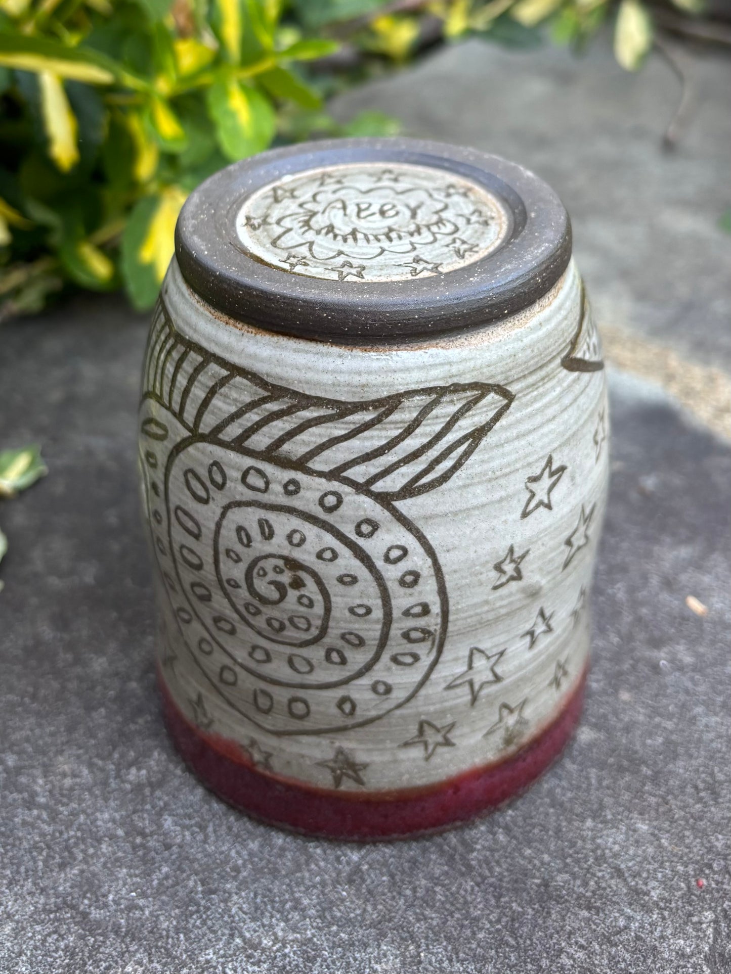 Handleless Red Carved Snail Cup 12oz