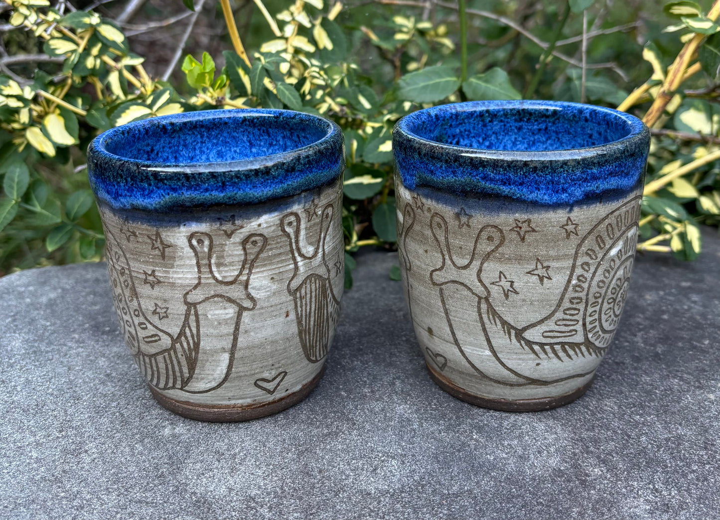 Blue Handleless Carved Snail Cup 12oz