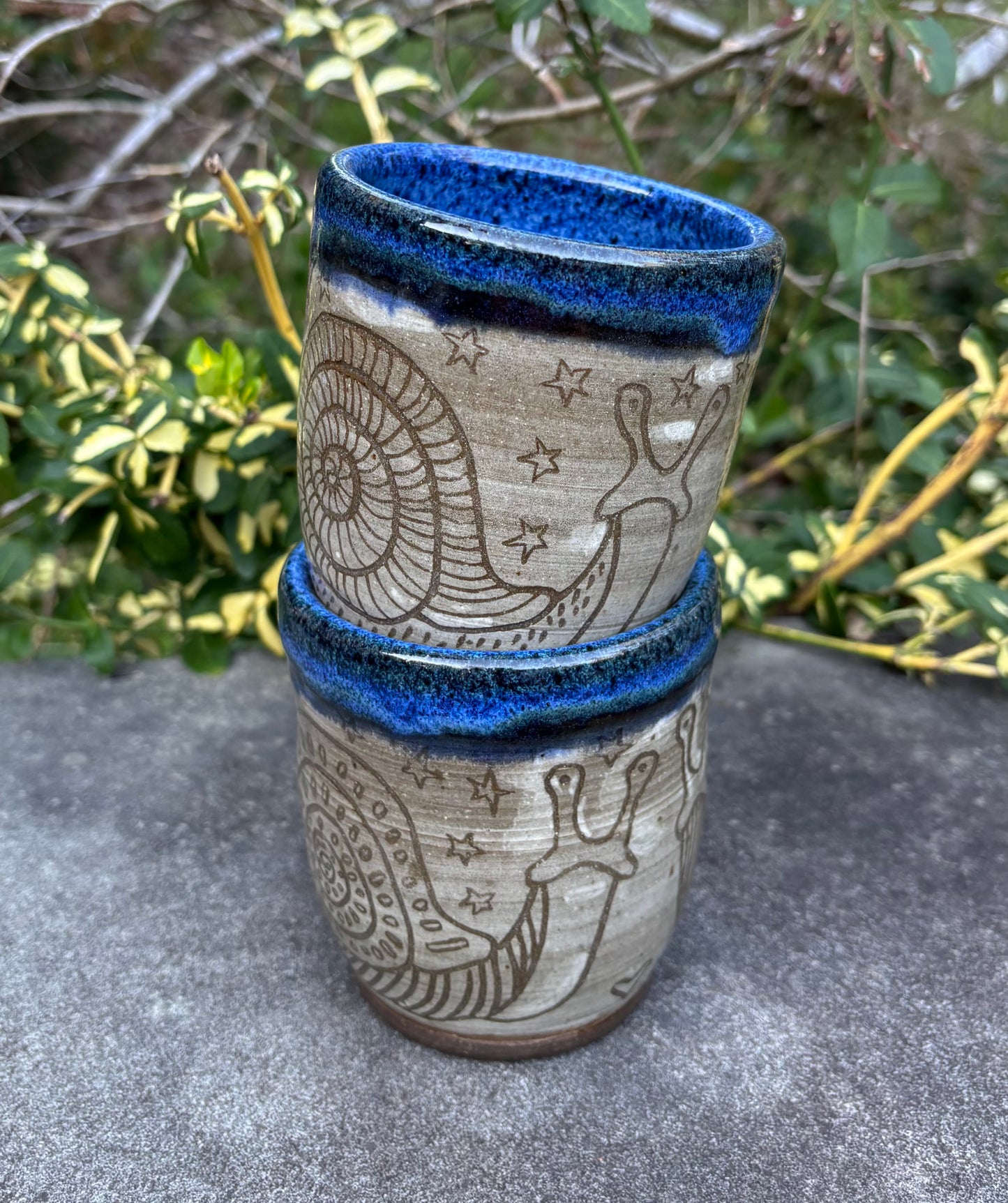 Blue Handleless Carved Snail Cup 12oz