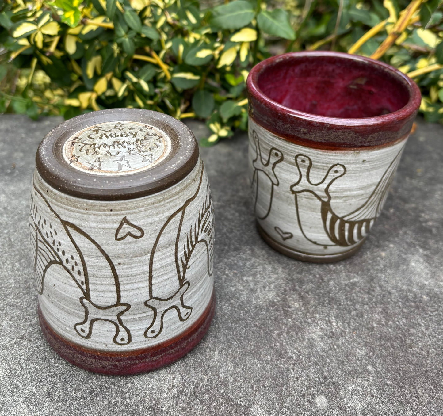Red Handleless Snail Mug 10oz